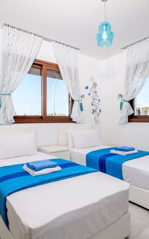 Serenity Seafront Villa: soveværelse