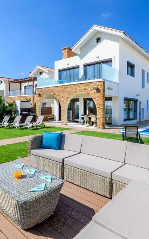Serenity Seafront Villa: Have, pool, Udendørs, Udvendige