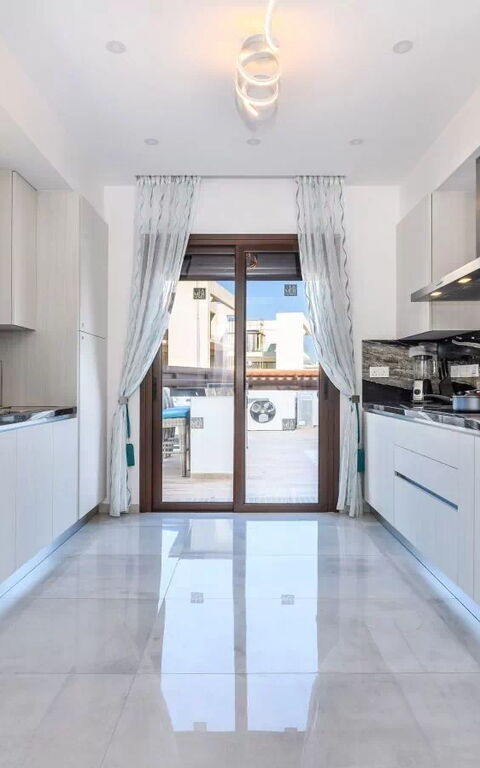 Serenity Seafront Villa: Køkken
