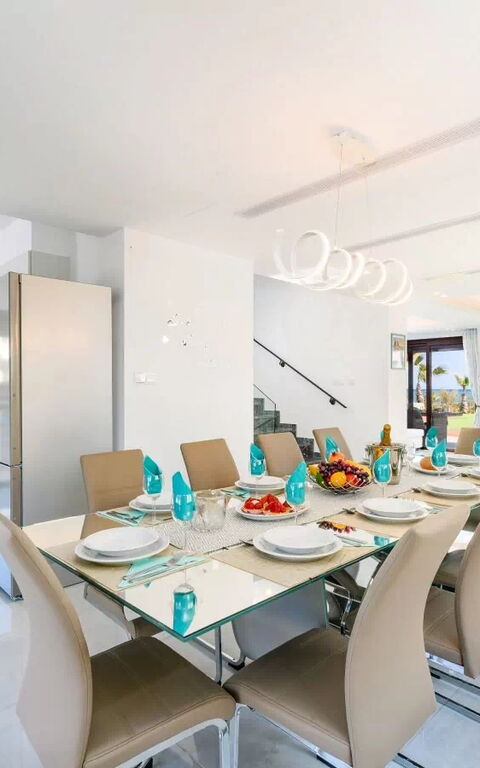 Serenity Seafront Villa: Frokostlokale, Stue