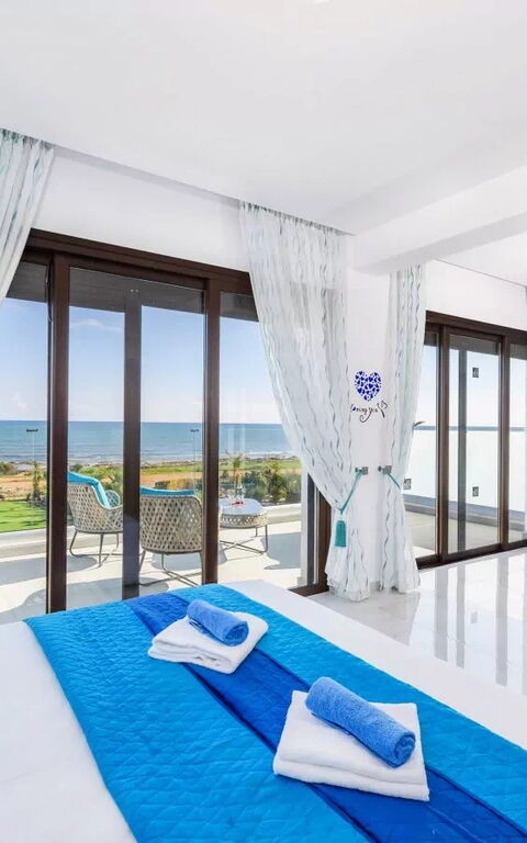Serenity Seafront Villa: soveværelse