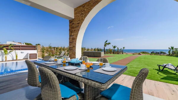 Serenity Seafront Villa: Altan / terrasse / gårdhave, Udendørs, Udvendige