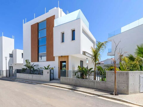 By the Beach - Royal Sapphire Villa