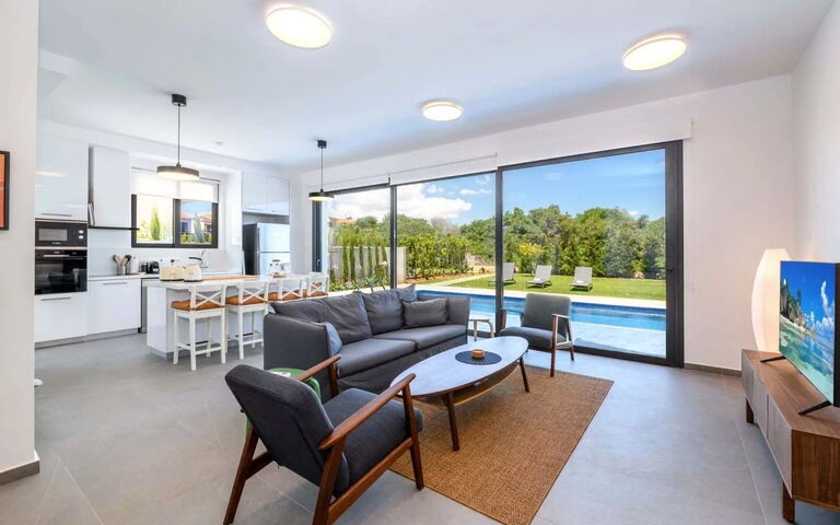 By the Beach - Sea Pearl Villa: Stue