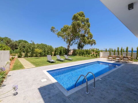 By the Beach - Sea Pearl Villa