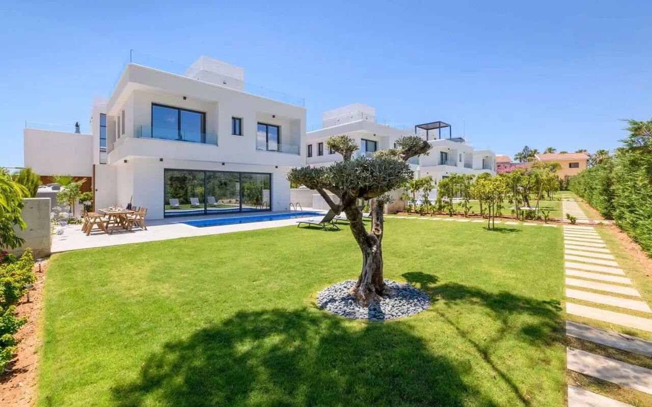 By the Beach - Sea Pearl Villa: Have, pool, Udendørs, Udvendige