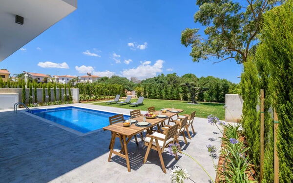 By the Beach - Sea Pearl Villa: Have, pool, Udendørs, Udvendige