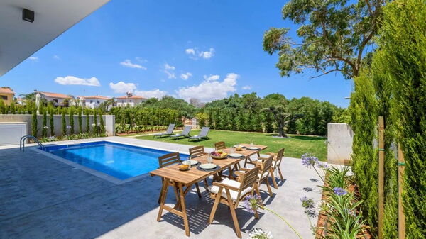 By the Beach - Sea Pearl Villa: Have, pool, Udendørs, Udvendige