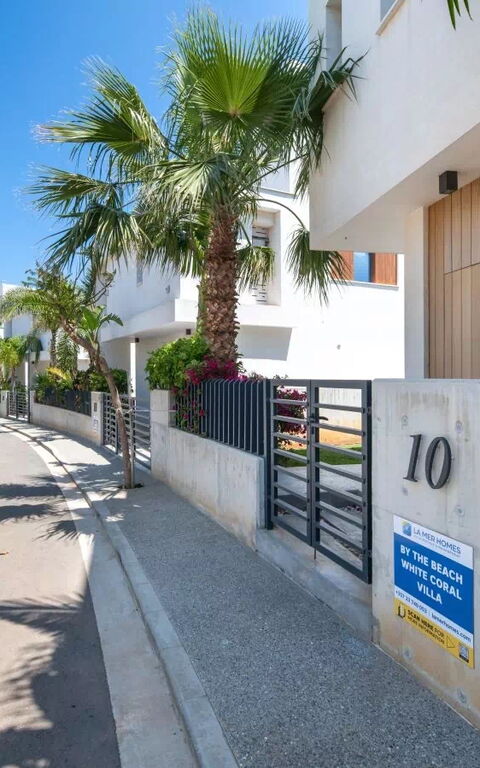 By the Beach - White Coral Villa: Hovedindgang