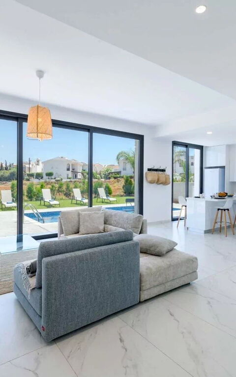 By the Beach - White Coral Villa: Stue