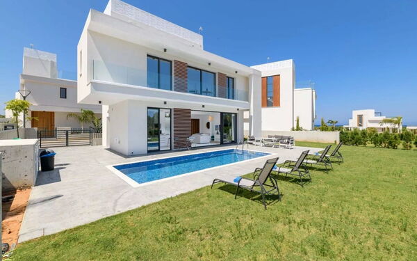 By the Beach - White Coral Villa: Have, pool, Udendørs, Udvendige