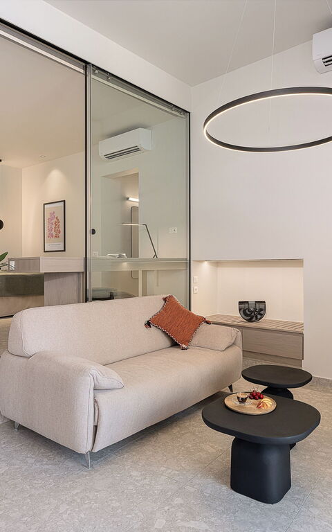 Ares Luxurious Residence: soveværelse, Stue