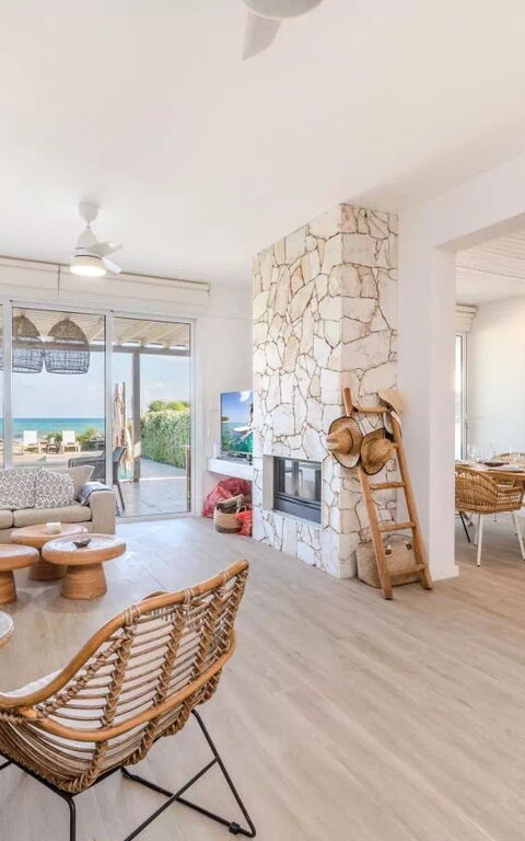 Aya Thekla Beach House: Stue