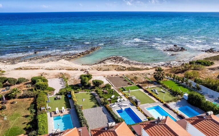 Aya Thekla Beach House: pool, Visninger