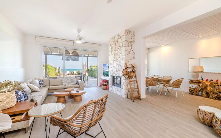 Aya Thekla Beach House: Stue