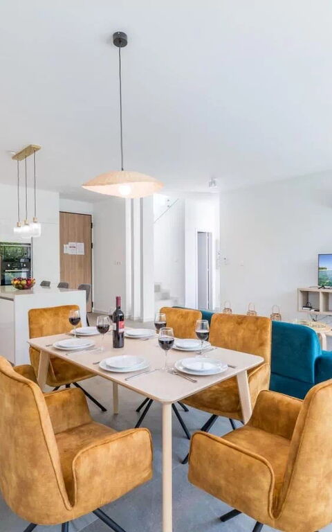 Azure Seaview - Ruby Villa: Frokostlokale, Køkken, Stue