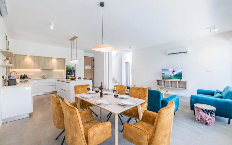 Azure Seaview - Ruby Villa: Frokostlokale, Køkken, Stue