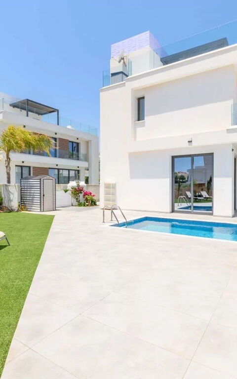 By the Beach - Emerald Seaview Villa: Have, pool, Udendørs, Udvendige