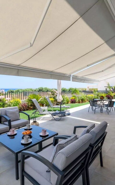By the Beach - Emerald Seaview Villa: Altan / terrasse / gårdhave, pool, Udendørs, Udvendige