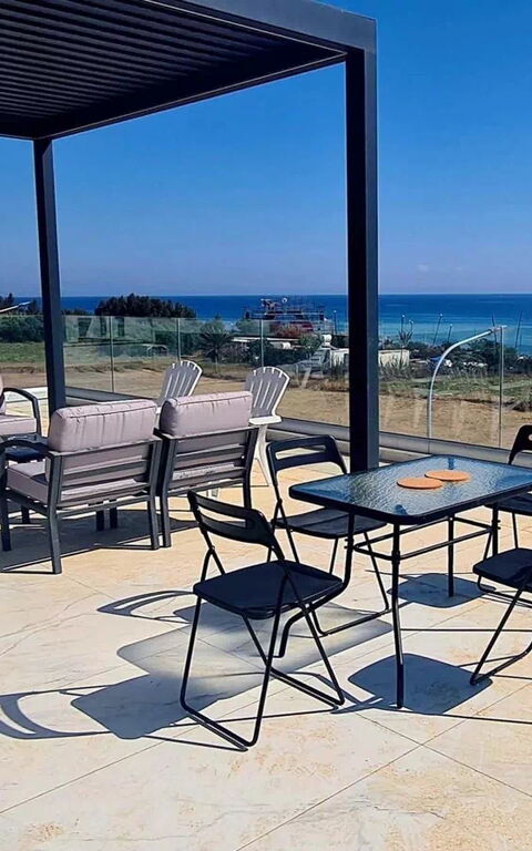 By the Beach - Emerald Seaview Villa: Altan / terrasse / gårdhave, Udendørs, Udvendige