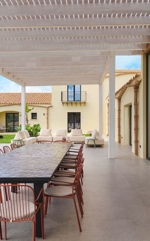Villa Chabada: Udendørs, Udvendige
