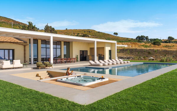 Villa Chabada: Have, pool, Udendørs, Udvendige