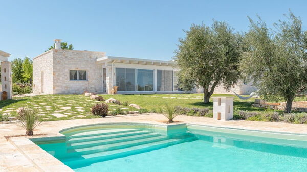 Villa Calanthia: Have, pool, Udendørs, Udvendige