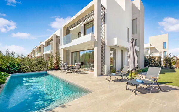 Azure Seaview- Garnet Villa: pool, Udendørs, Udvendige