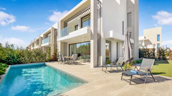 Azure Seaview- Garnet Villa: pool, Udendørs, Udvendige