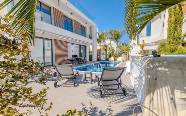 By the Beach - Aura Villa: pool, Udendørs, Udvendige