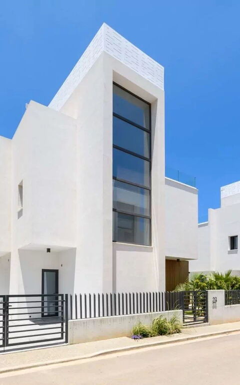 By the Beach - Blue Topaz Villa: Hovedindgang