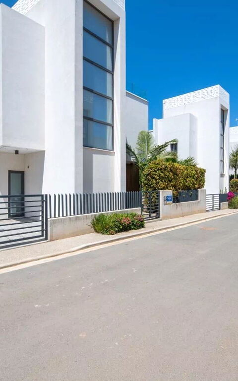 By the Beach - Blue Topaz Villa: Hovedindgang
