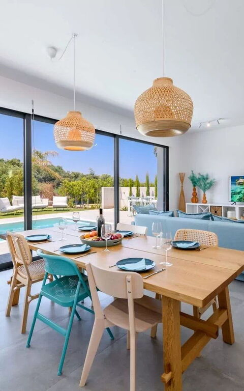 By the Beach - Blue Topaz Villa: Frokostlokale, Stue