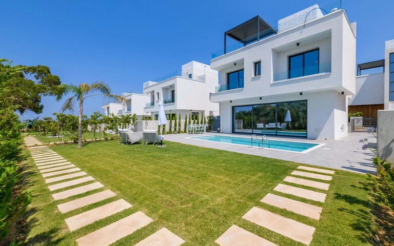 By the Beach - Blue Topaz Villa: Have, pool, Udendørs, Udvendige