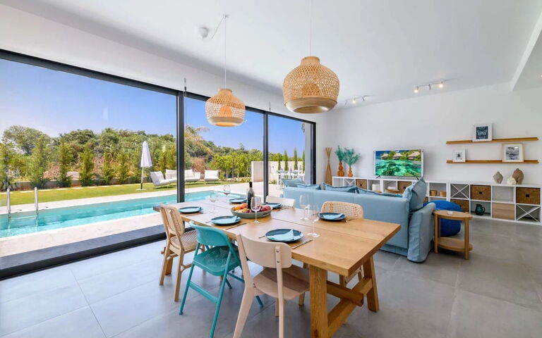 By the Beach - Blue Topaz Villa: Frokostlokale, Stue