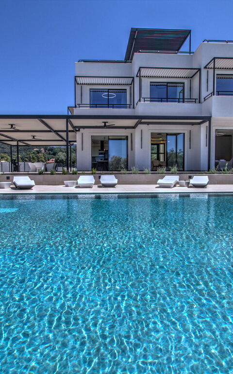 Villa Watanave: Forår, pool, Sommer, Udendørs, Udvendige