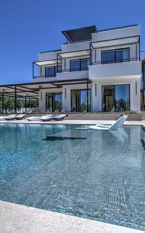 Villa Watanave: Forår, pool, Sommer, Udendørs, Udvendige
