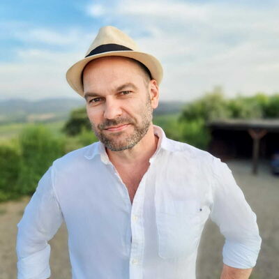 Asbjørn Risøy, Medejer af Posarellivillas Italia Srl, Posarellivillas GB Ltd og Posarellivillas Scandinavia AS
